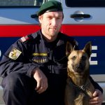 Polizeihund Bendix Diensthundefuehrer Gerd Berger
