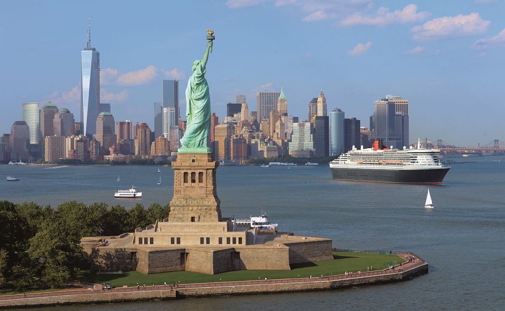 Kreuzfahrtschiff Queen Mary 2 vor New York