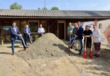 Land Steiermark investiert 528.000 Euro in neues Hundehaus in Kapfenberg Spatenstich zum Umbau des Tierheims Kapfenberg