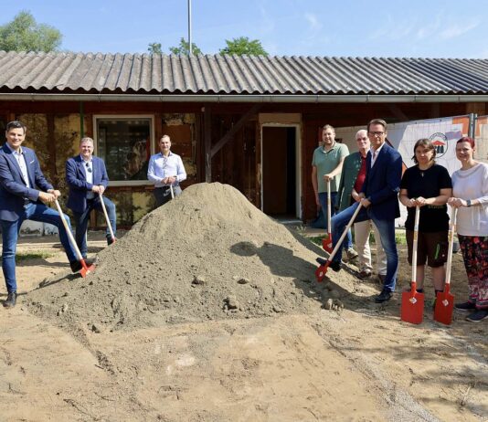 Land Steiermark investiert 528.000 Euro in neues Hundehaus in Kapfenberg Spatenstich zum Umbau des Tierheims Kapfenberg